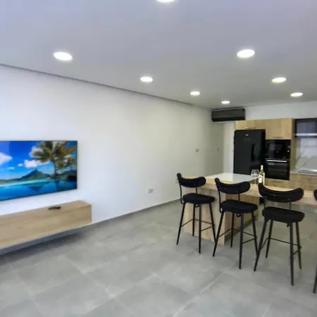 Eden Garden 2 Bedroom Alsancak דירה *