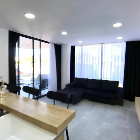 Eden Garden 2 Bedroom Alsancak דירה *