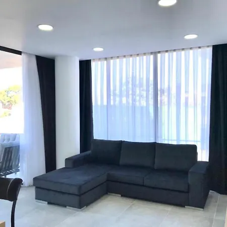 Eden Garden 2 Bedroom Alsancak Lägenhet *