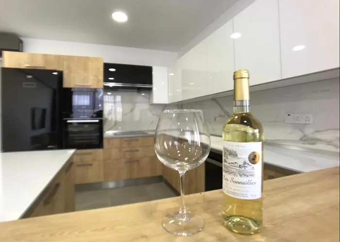 アパート Eden Garden 2 Bedroom Alsancak *