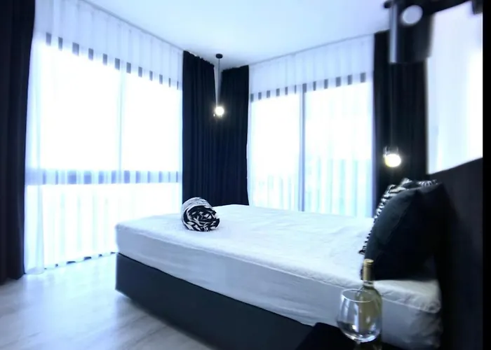 アパート Eden Garden 2 Bedroom Alsancak *