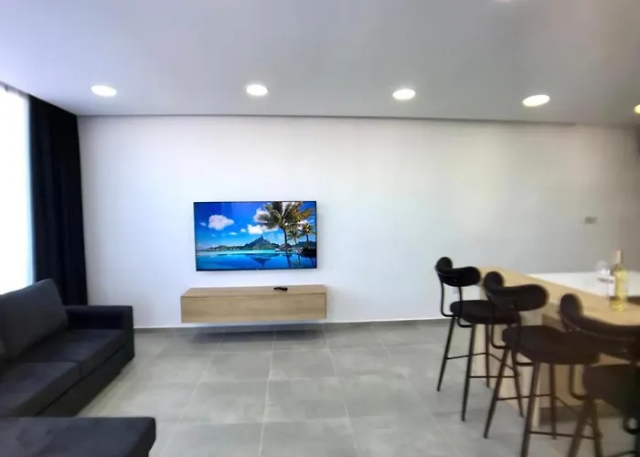 Eden Garden 2 Bedroom Alsancak *